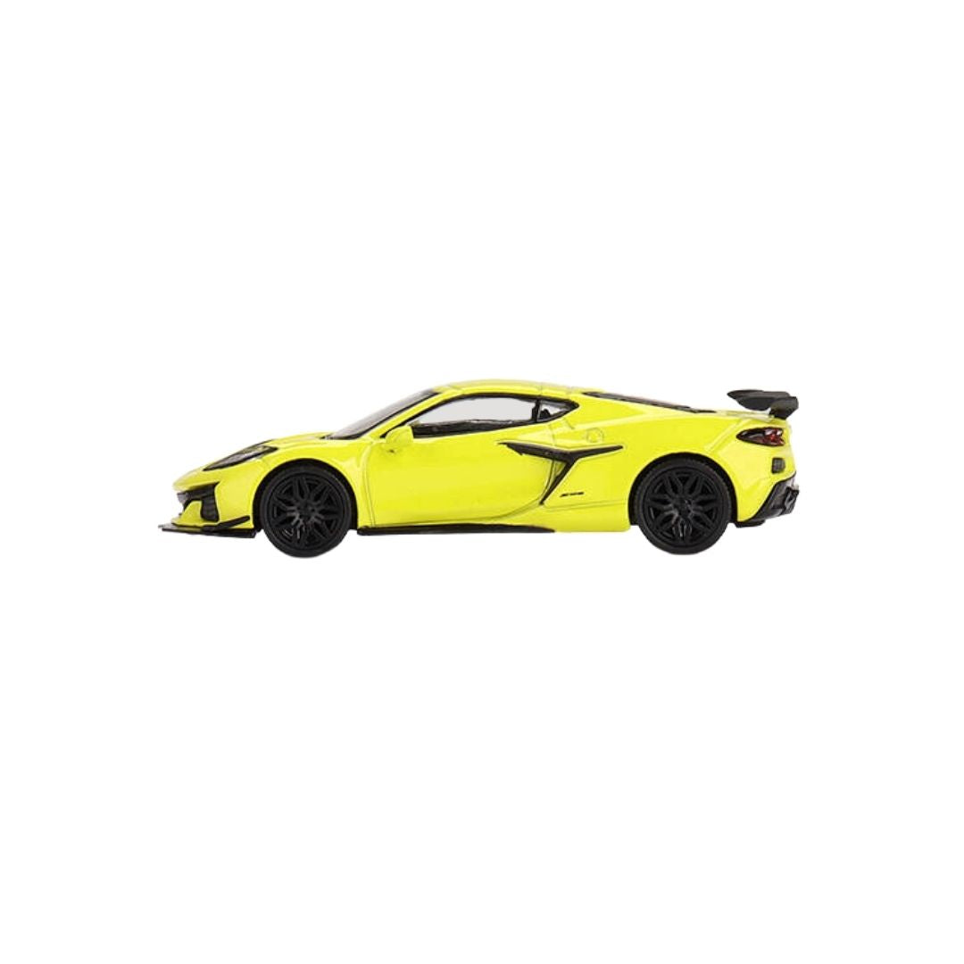 Chevrolet Corvette Z06 Accelerate Yellow, Mini GT 1:64 (441)